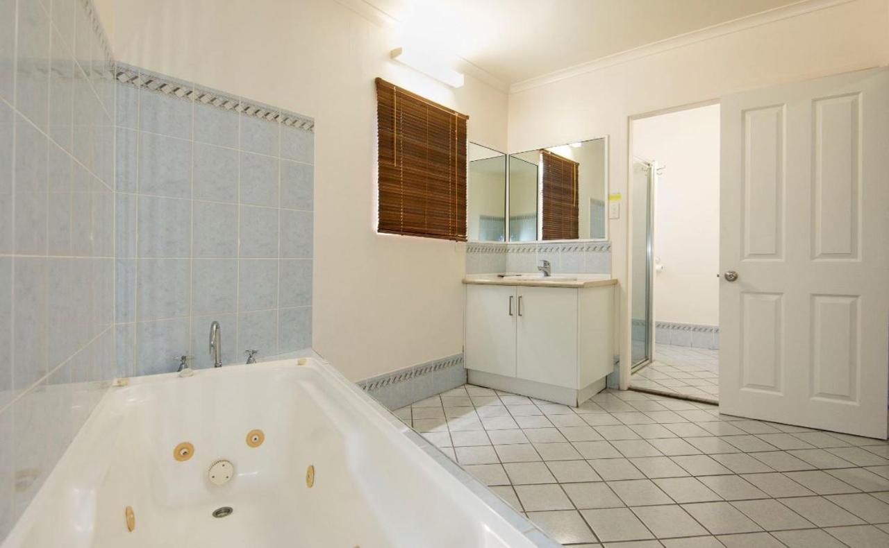 Coral Sands Motel Mackay Exteriör bild